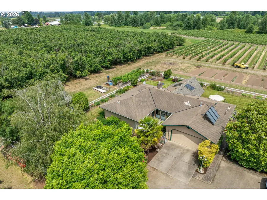 30248 S Barlow Rd, Hubbard, OR 97032 - #2