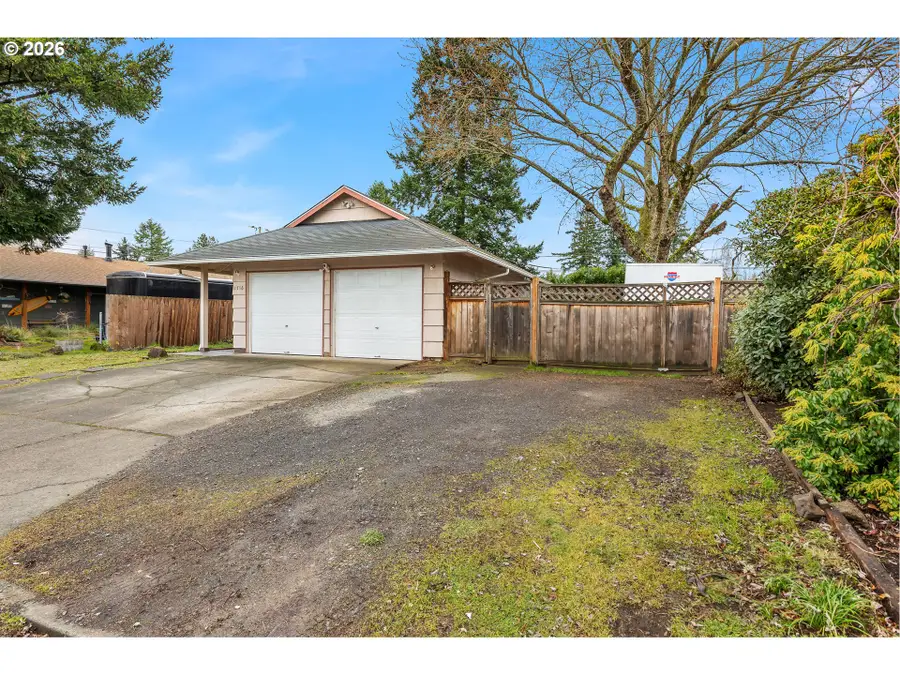 1716 SE 157th Ave, Portland, OR 97233 - #2