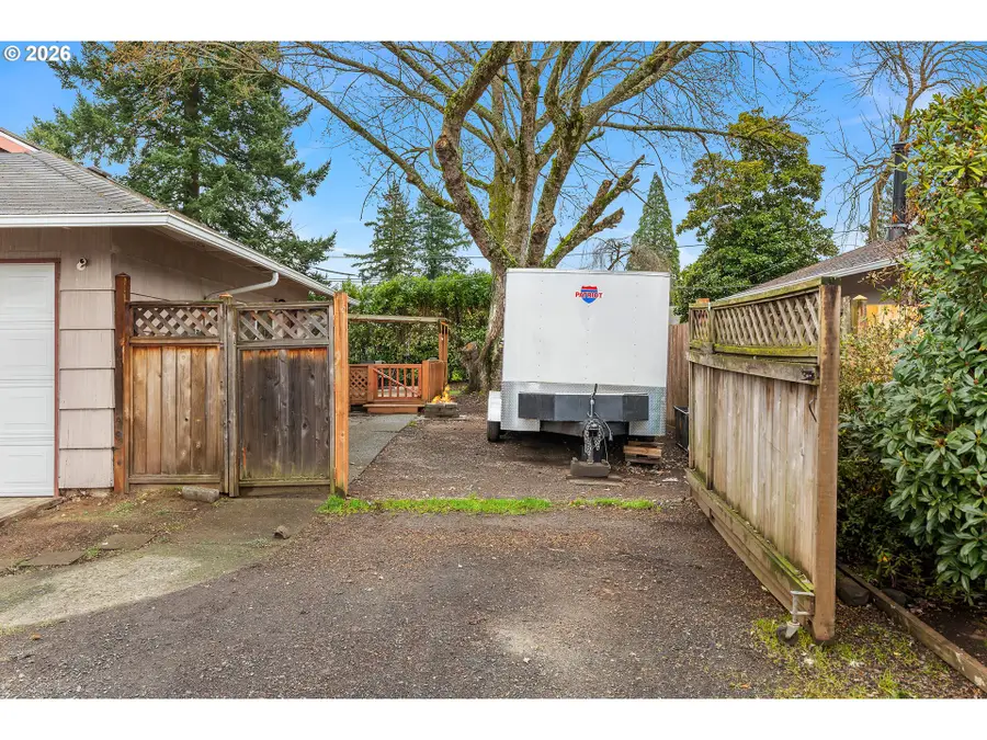 1716 SE 157th Ave, Portland, OR 97233 - #3