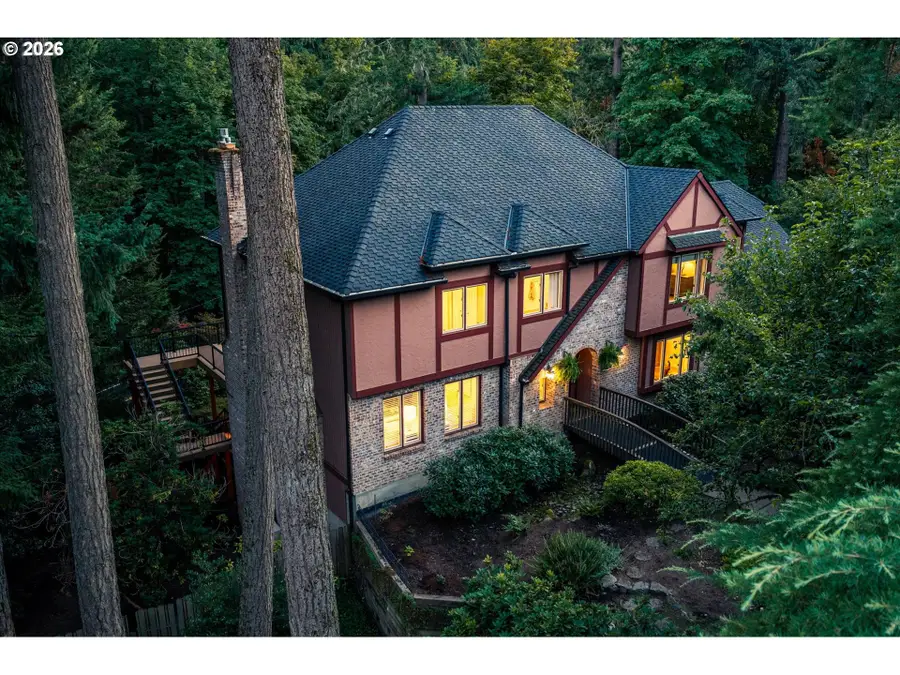 2726 SW 28th Dr, Portland, OR 97219 - #2