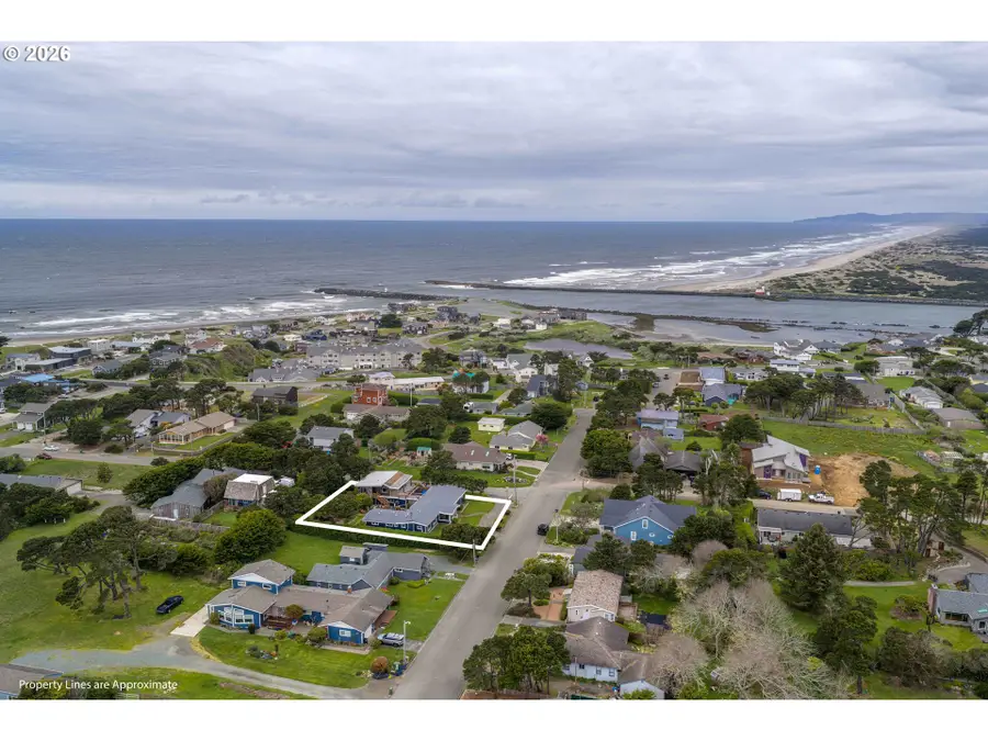 820 Jackson Ave Sw, Bandon, OR 97411 - #3