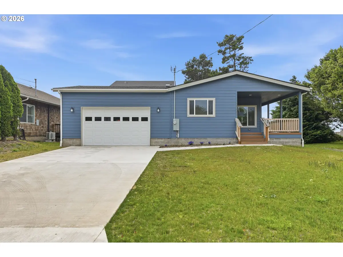 1560 Monroe St, North Bend, OR 97459 - #1