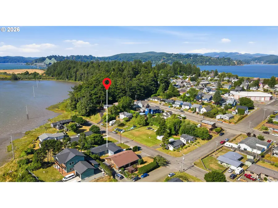 1560 Monroe St, North Bend, OR 97459 - #3