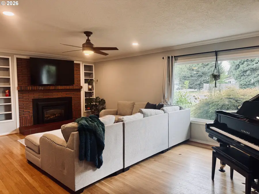 356 NE 10th Ave, Canby, OR 97013 - #2