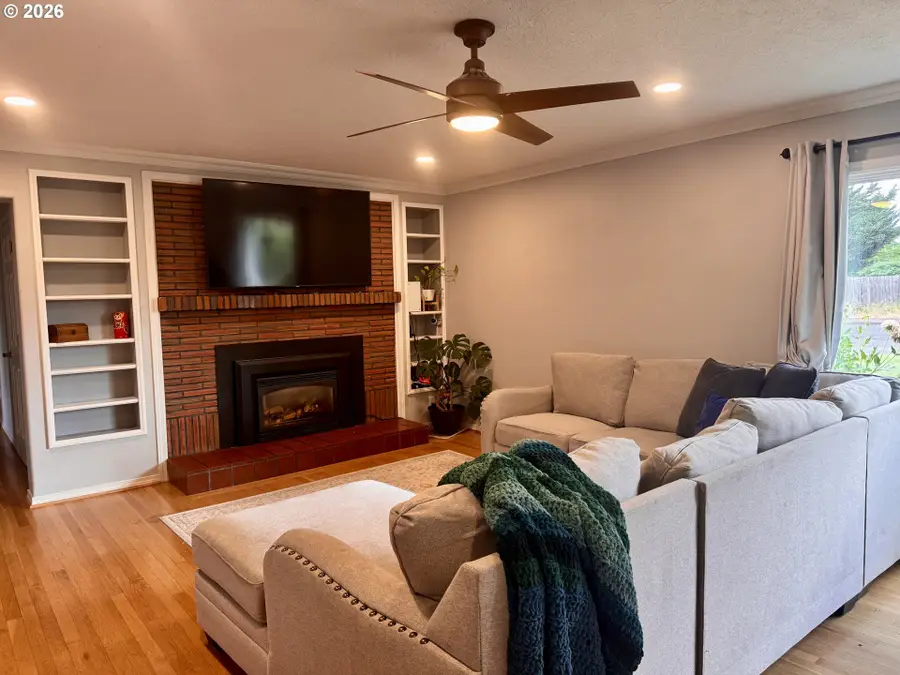 356 NE 10th Ave, Canby, OR 97013 - #3