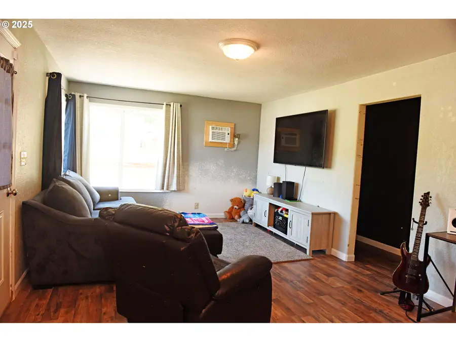 1542 NE Hollis St, Roseburg, OR 97470 - Image #3