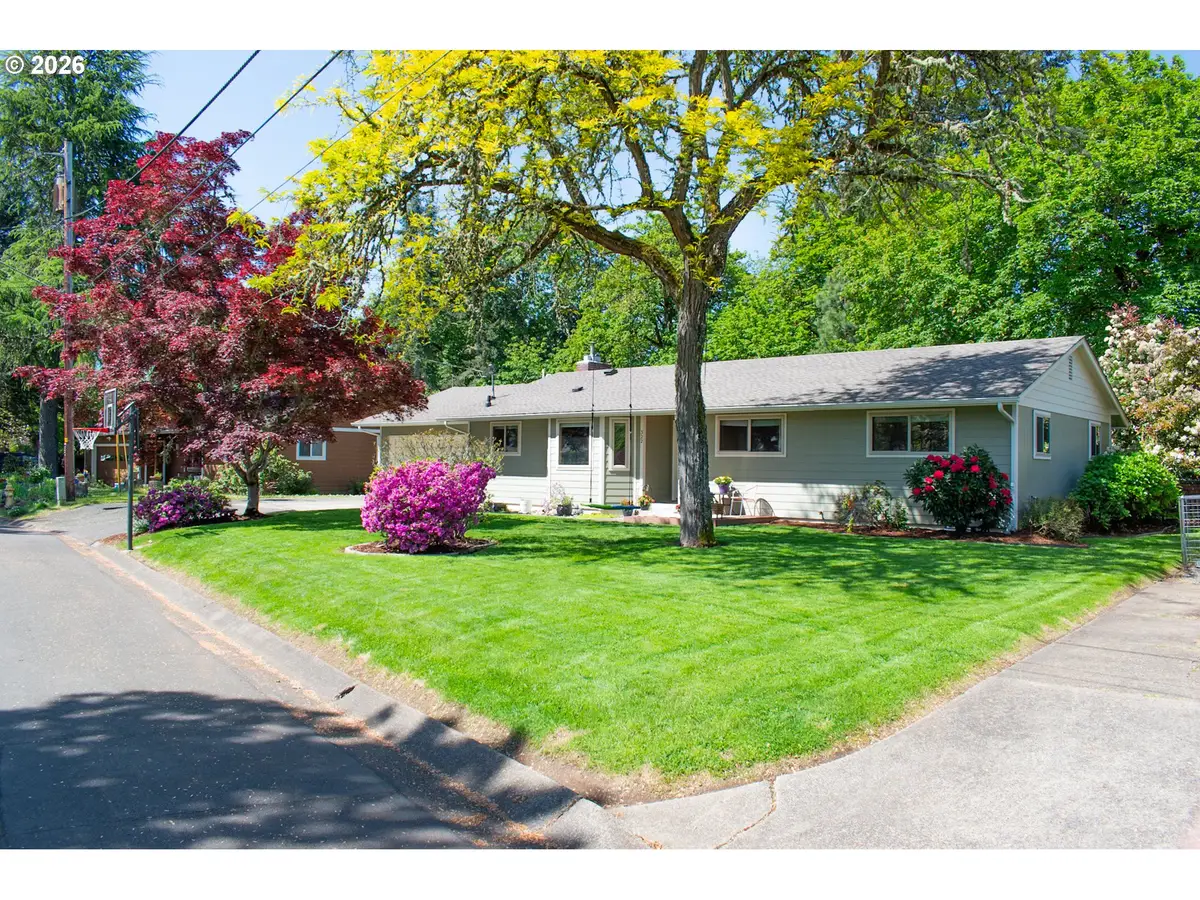322 W Hickory St, Roseburg, OR 97471 - #1