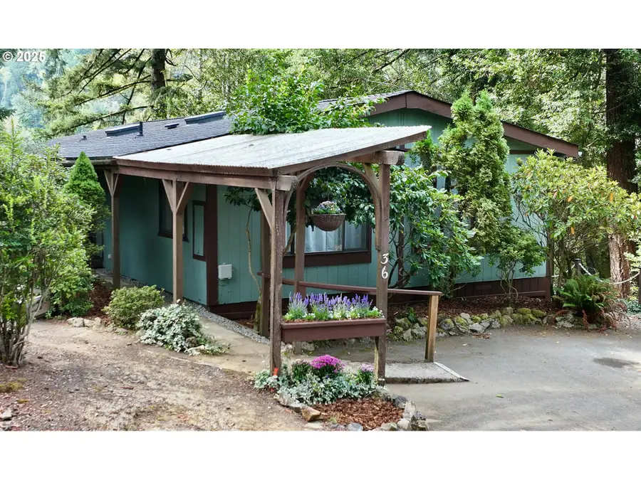 98825 Pleasant Hill Dr #36, Brookings, OR 97415 - Image #2