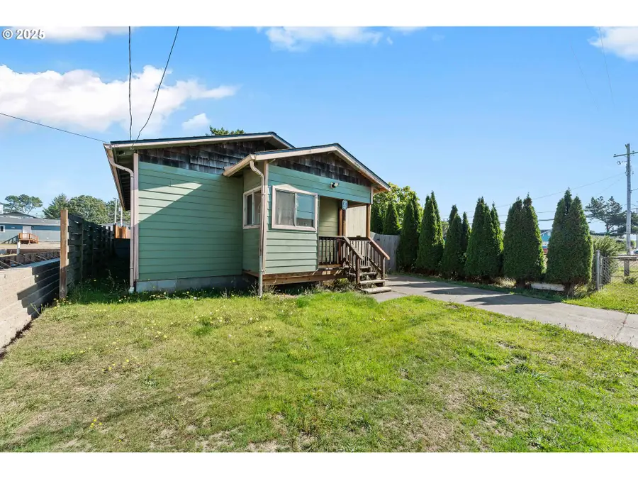 235 N Wall St, Coos Bay, OR 97420 - #3