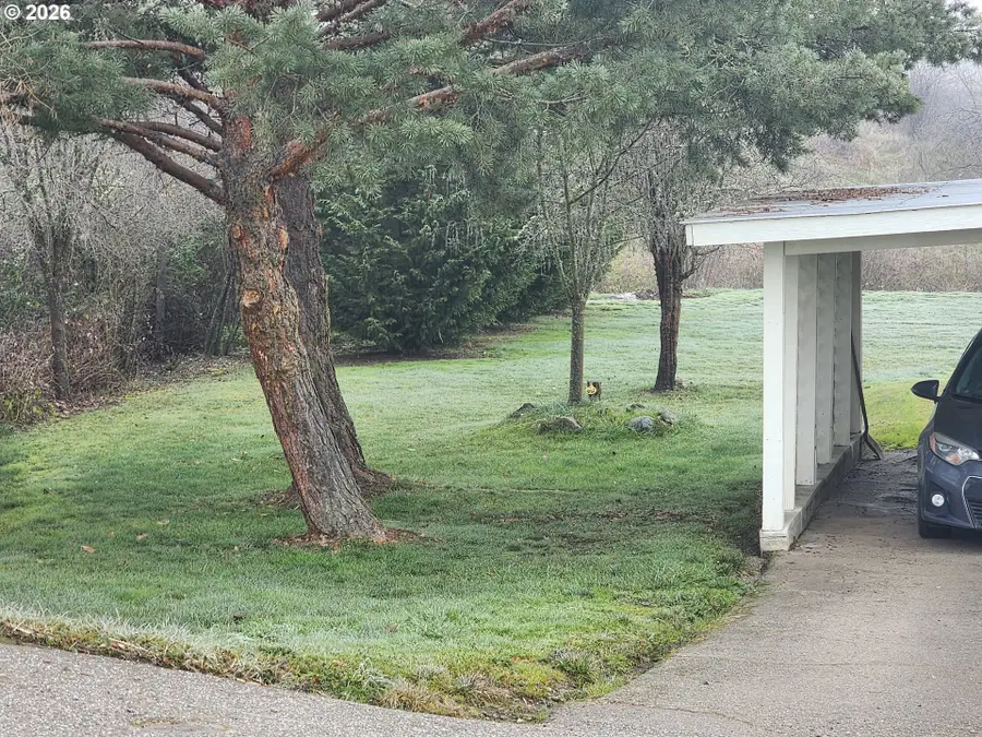 795 E St, Riddle, OR 97469 - Image #2