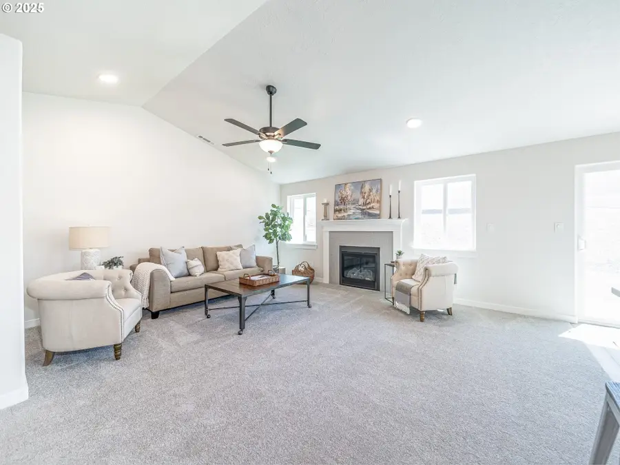 5193 Holly St, Springfield, OR 97478 - Image #2