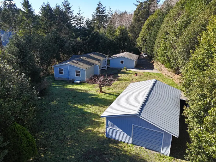 98427 Van Pelt Dr, Brookings, OR 97415 - Image #2