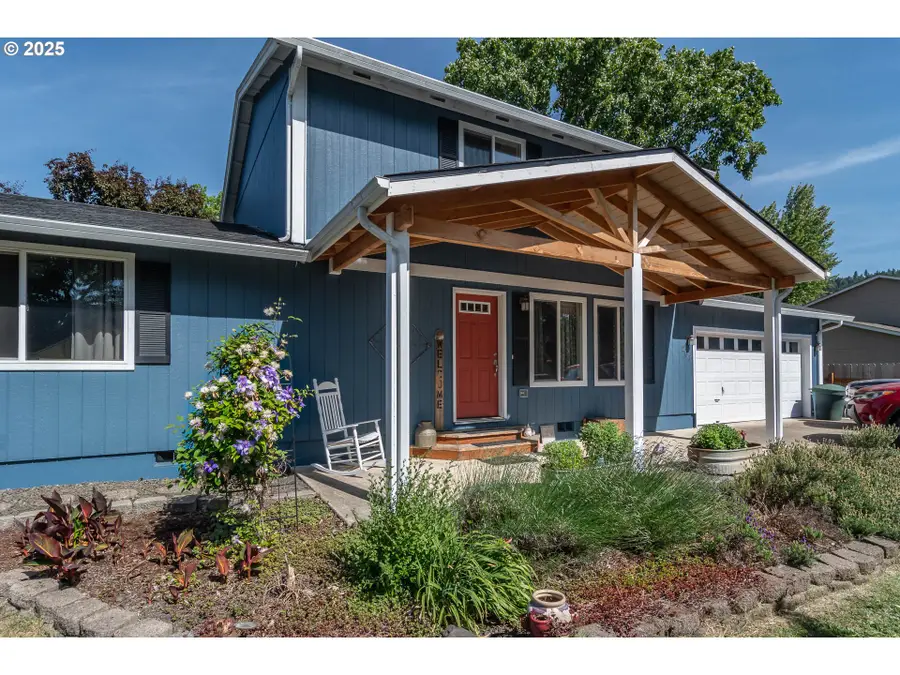 207 NE Flagg St, Roseburg, OR 97470 - Image #2