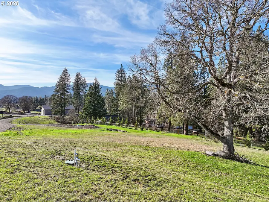 1 Graham Ln, White Salmon, WA 98672 - Image #3