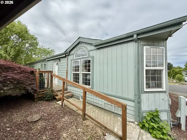 1282 E 3rd St #37, Lafayette, OR 97127