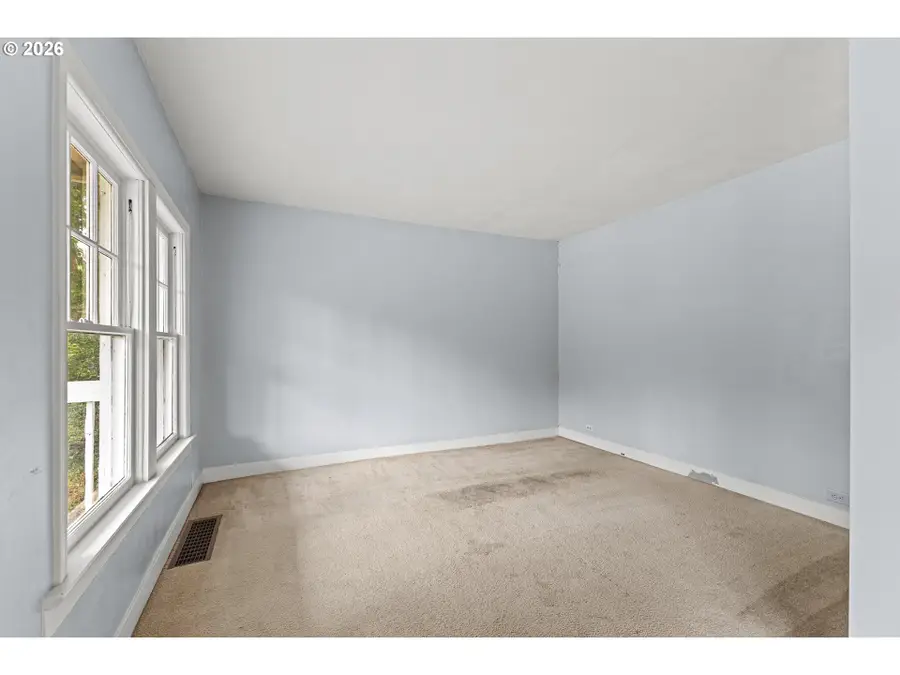 1688 N 8th St, Coos Bay, OR 97420 - #2