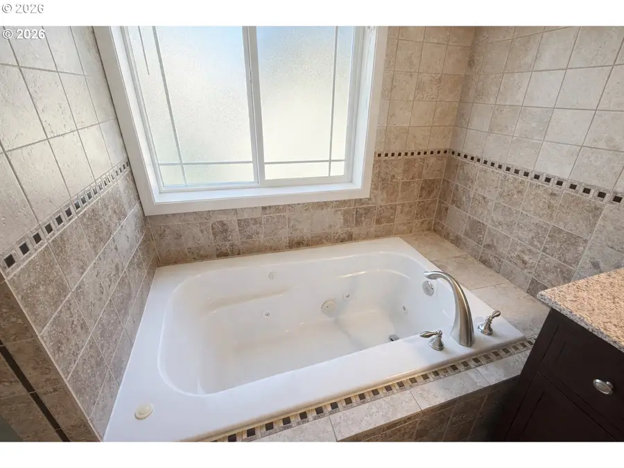 220 SE 11th St, Hermiston, OR 97838 - #3