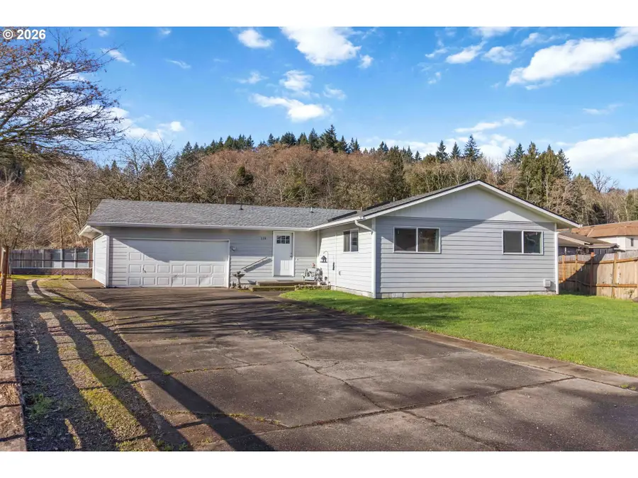 119 Monterey Dr, Kelso, WA 98626 - #2