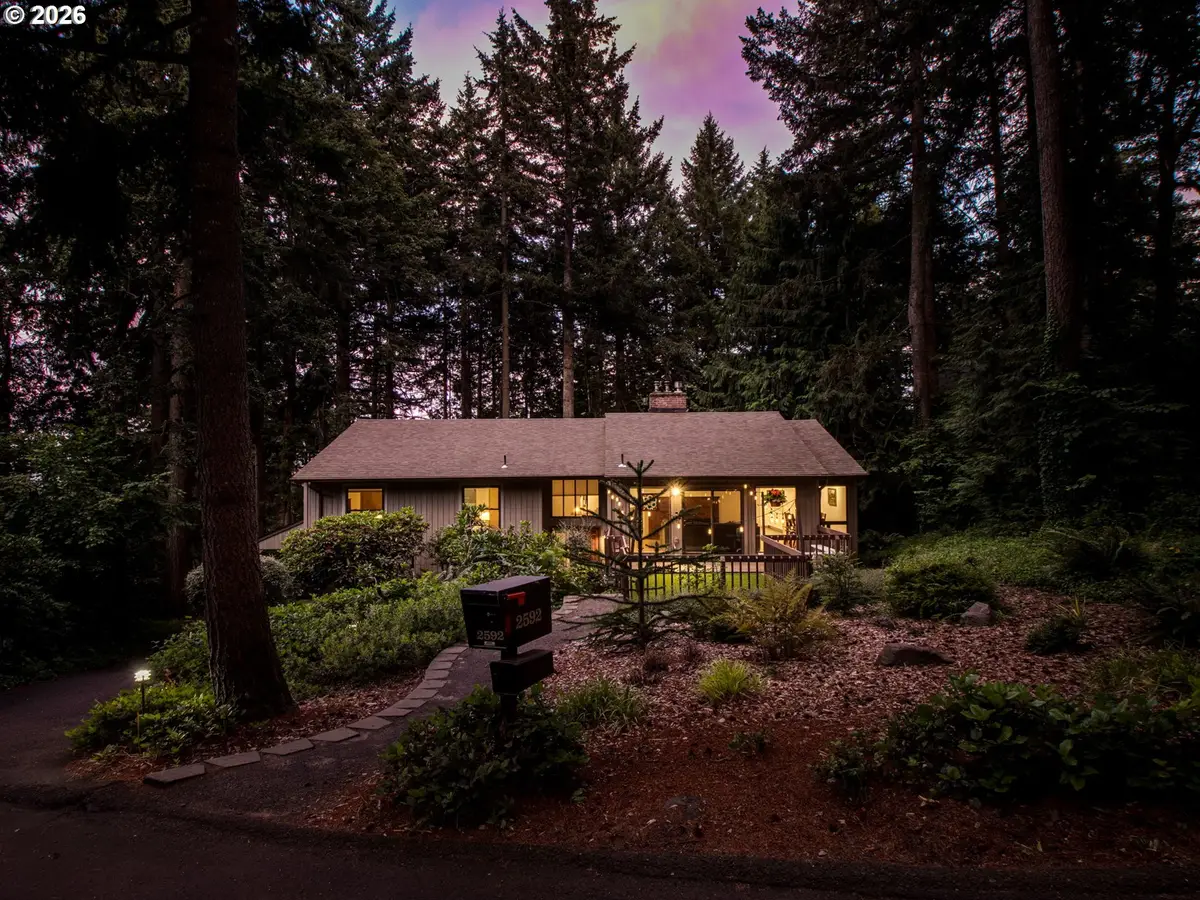 2592 Hillcrest Ct, Northwest Clackamas, OR 97068 - #1
