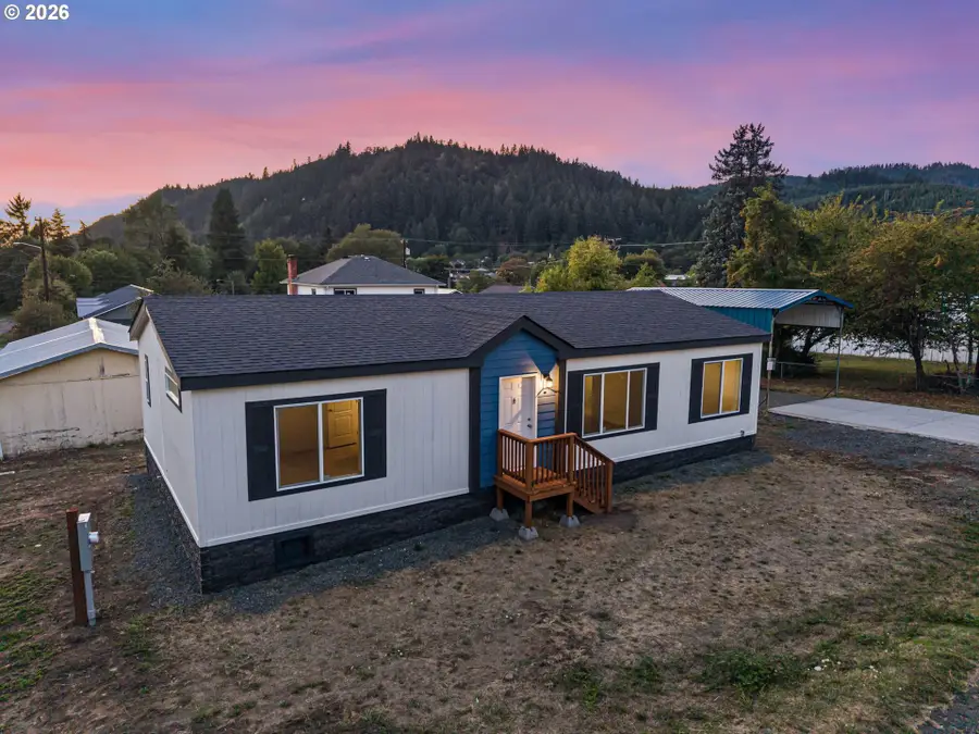 200 Hedrick Creek Ave, Drain, OR 97435 - #2