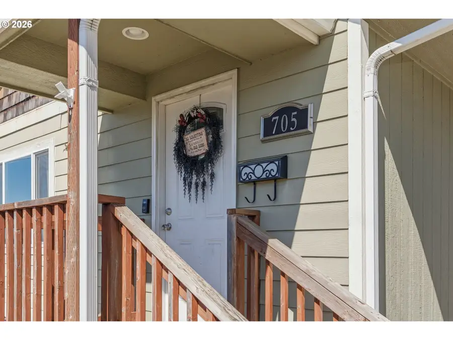 705 Cowlitz Way, Kelso, WA 98626 - #3