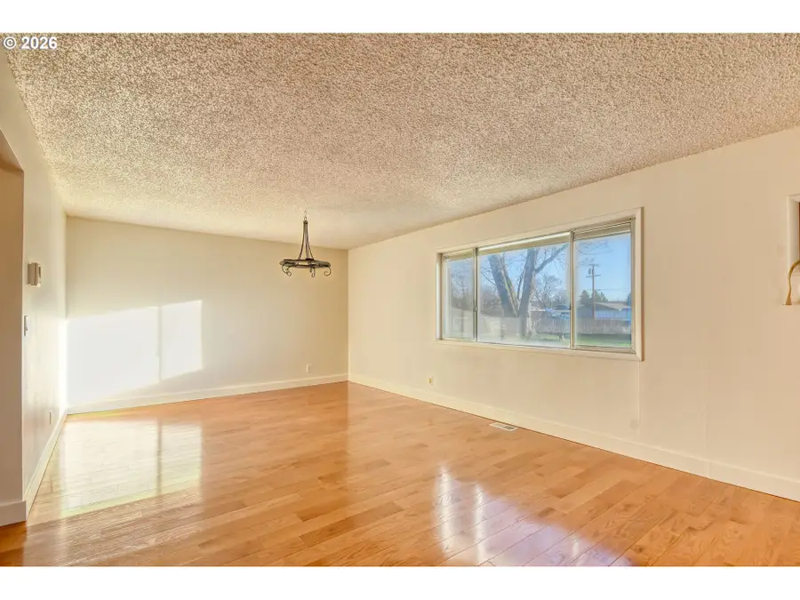 71642 SW Park Ln, Pendleton, OR 97801 - Image #2