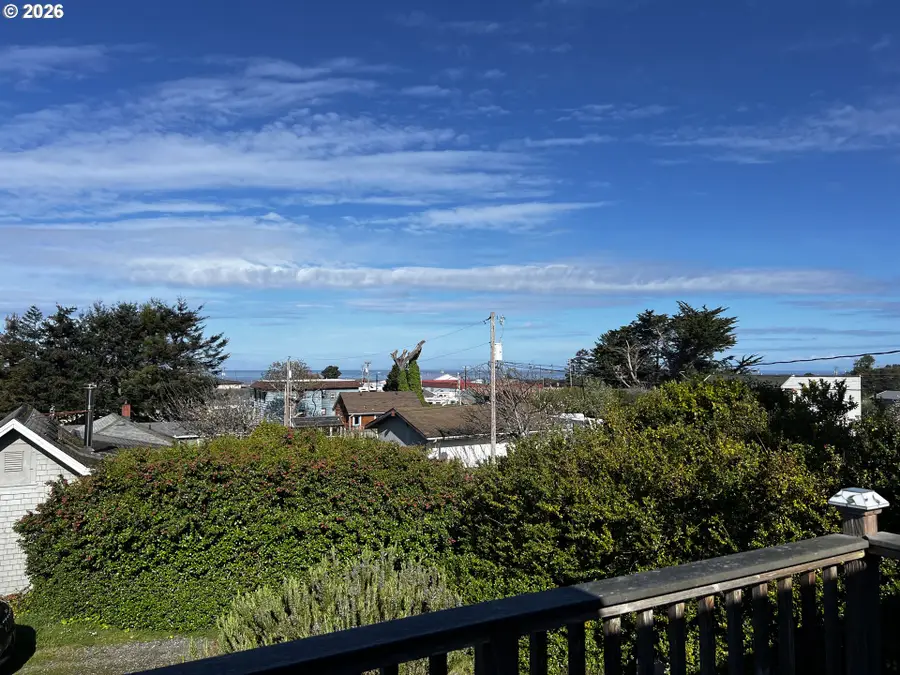 94251 2nd St, Gold Beach, OR 97444 - #3