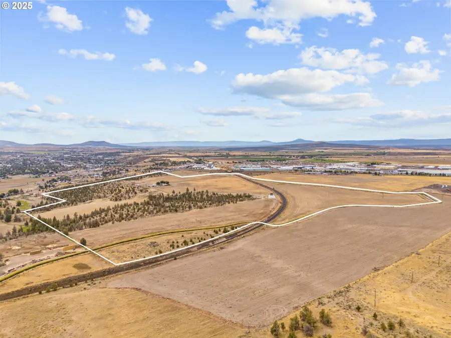 1201 N Highway 26, Madras, OR 97741 - Image #2