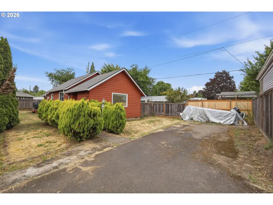 355 N Grove Ct, Eugene, OR 97404 - #3