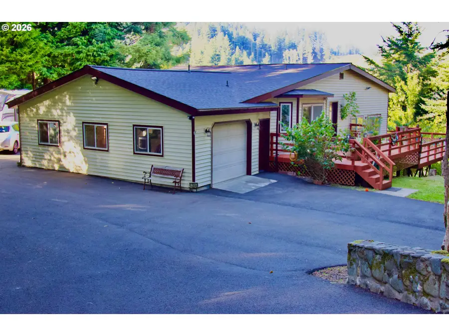 17053 Eastwood Ln, Brookings, OR 97415 - #2