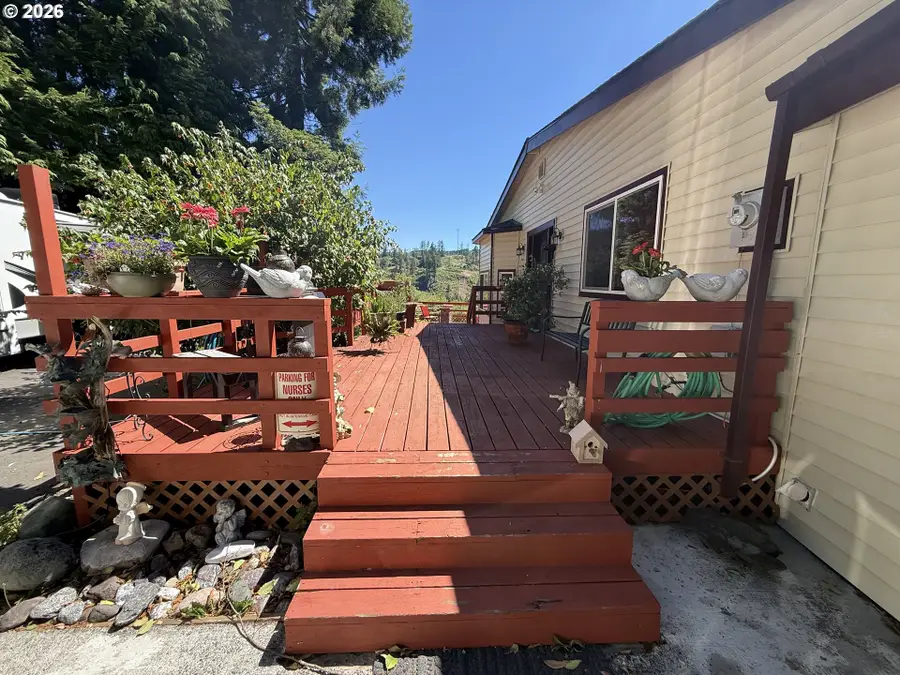 17053 Eastwood Ln, Brookings, OR 97415 - #3