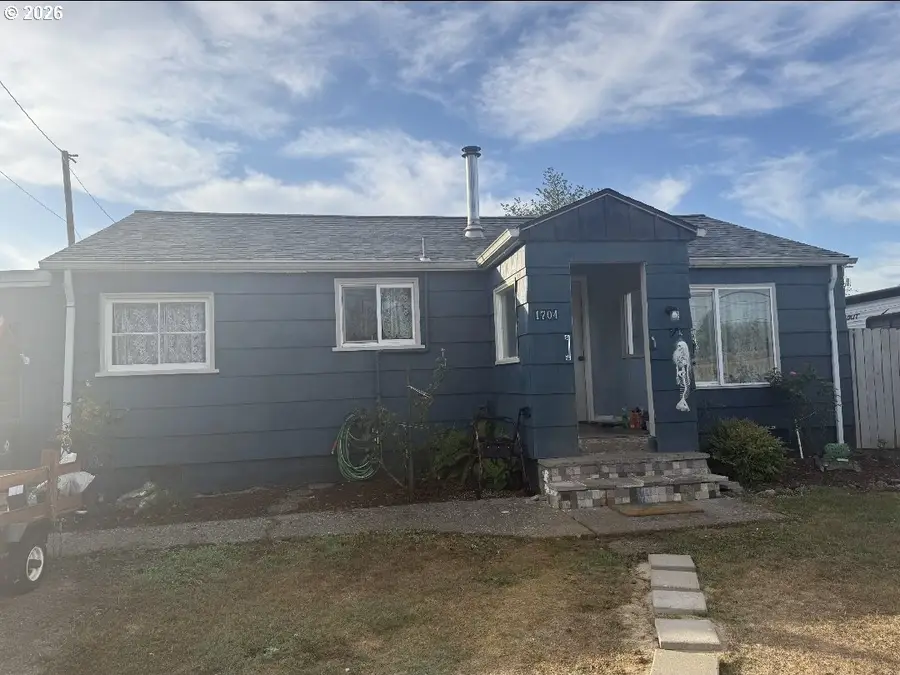 1704 Maple St, Myrtle Point, OR 97458 - #2