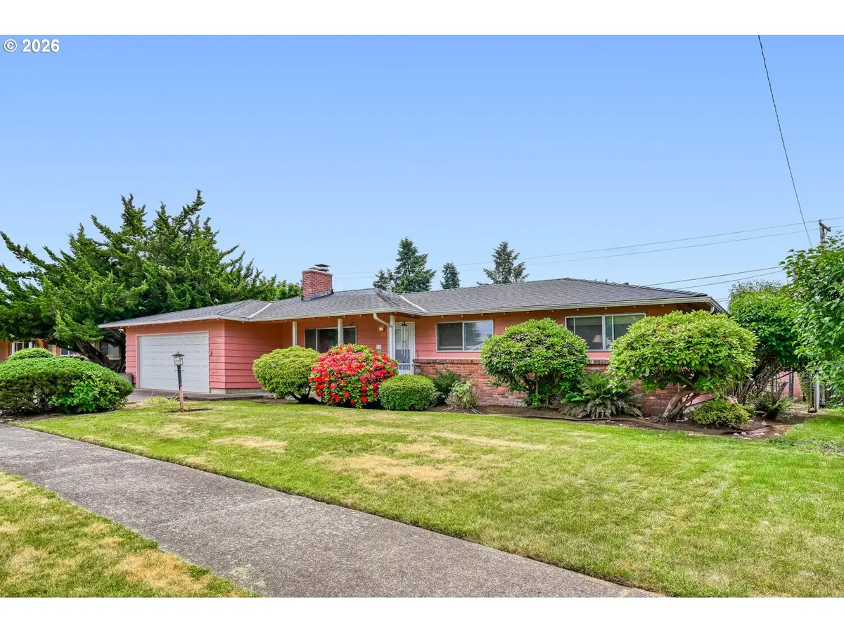 2562 Dover Dr, Eugene, OR 97404 - #1
