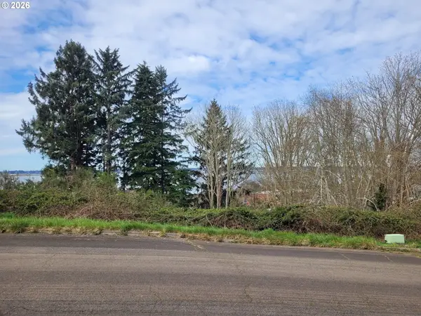 Waldorf Cir, Astoria, OR 97103