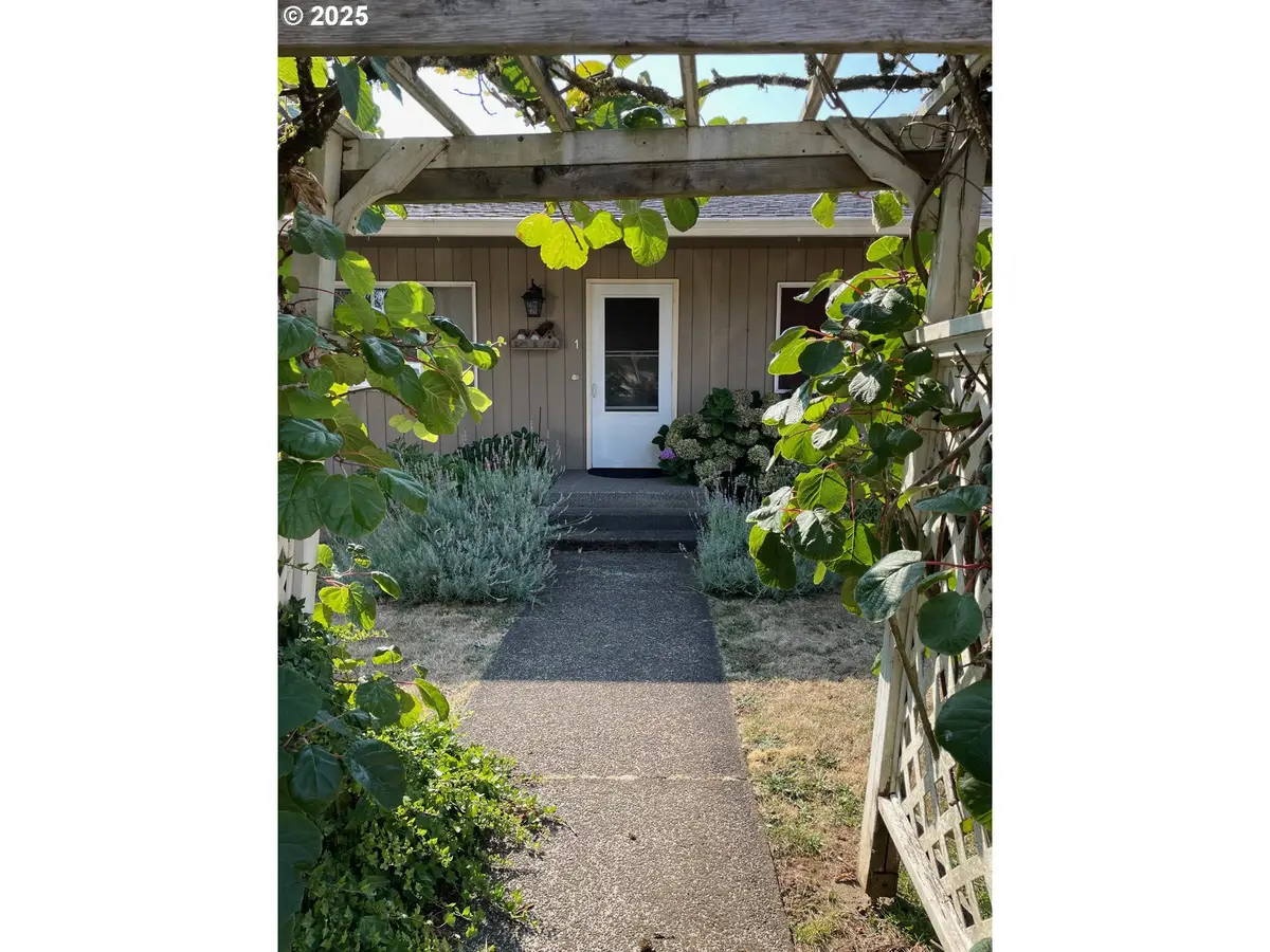 35218 Sykes Rd, Saint Helens, OR 97051 - Image #1