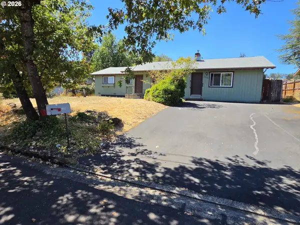 2194 NW Watters St, Roseburg, OR 97471