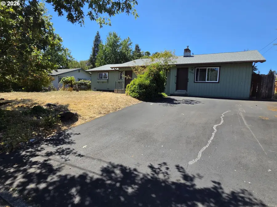 2194 NW Watters St, Roseburg, OR 97471 - #2