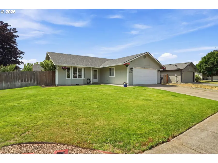 25234 Tyro Ave, Veneta, OR 97487 - #3