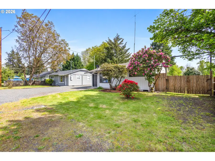 1111 Spruce St, Sweet Home, OR 97386 - #2
