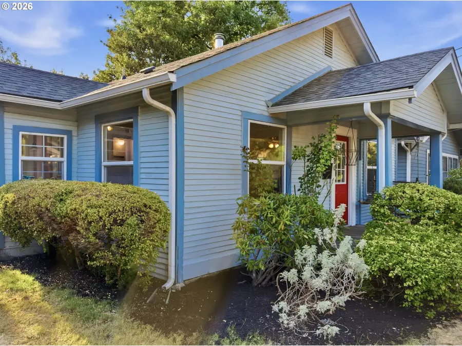 2380 Emerald St, Eugene, OR 97403 - #2