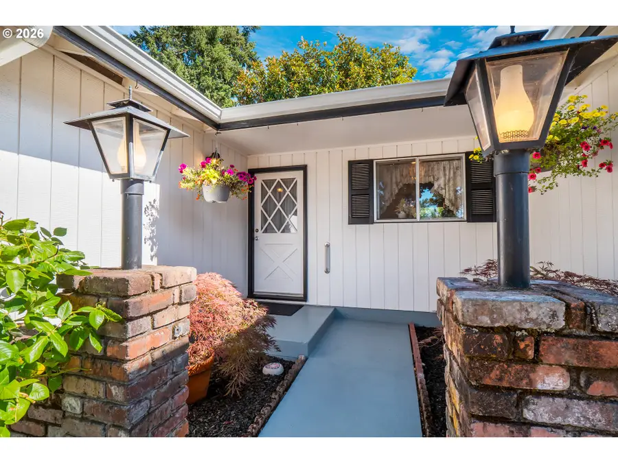 1421 Lawnridge Ave, Springfield, OR 97477 - #2