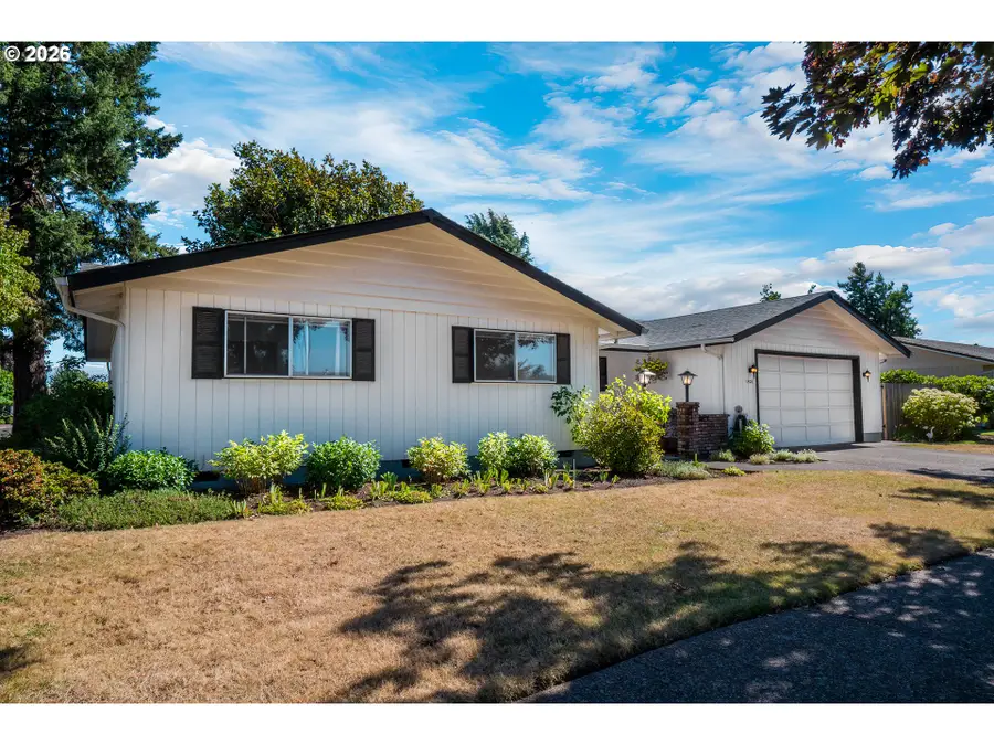 1421 Lawnridge Ave, Springfield, OR 97477 - #3