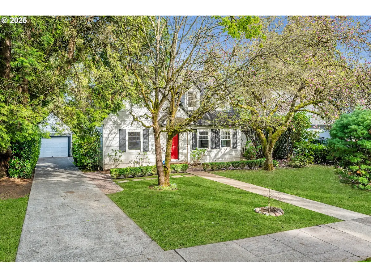 1856 SE Saint Andrews Dr, Portland, OR 97202 - Image #1