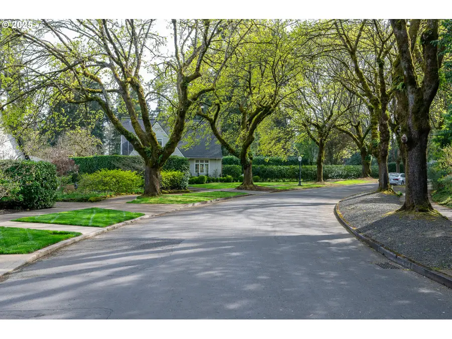 1856 SE Saint Andrews Dr, Portland, OR 97202 - Image #2