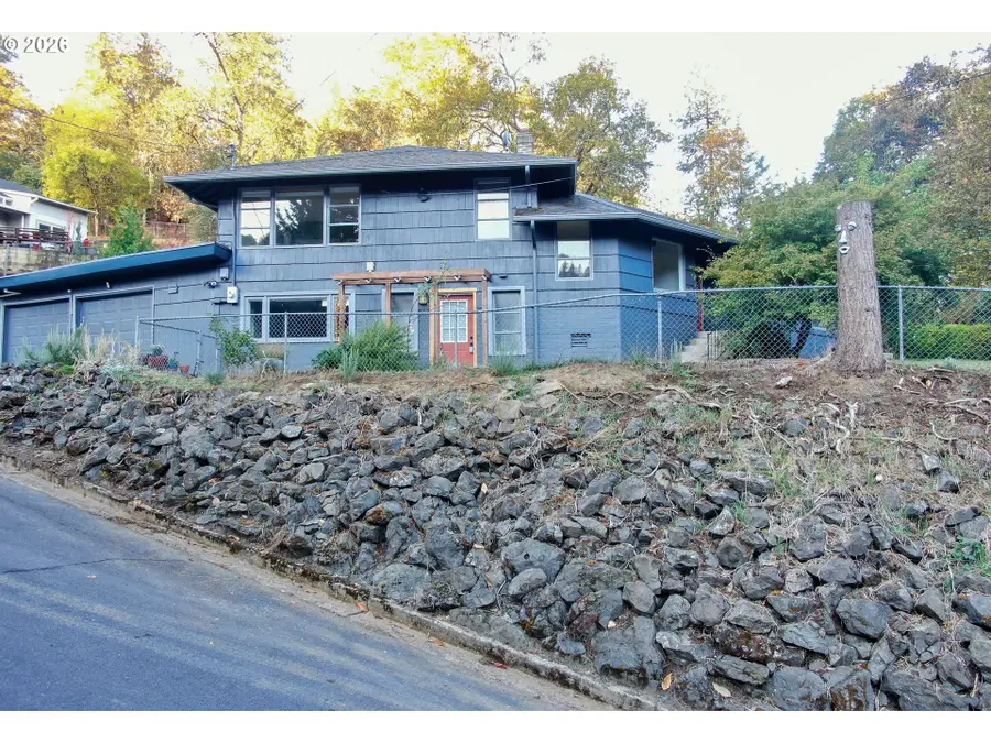 1397 SE Reservoir Ave, Roseburg, OR 97470 - #2