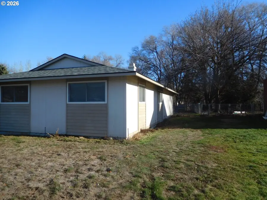 1536 SW 44th St, Pendleton, OR 97801 - #2