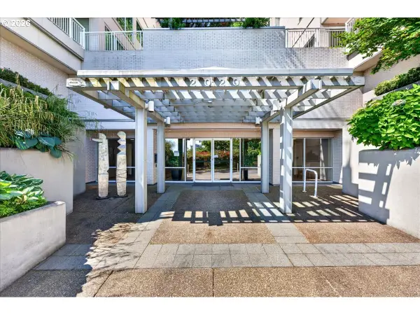 2020 SW Market Street Dr, Portland, OR 97201