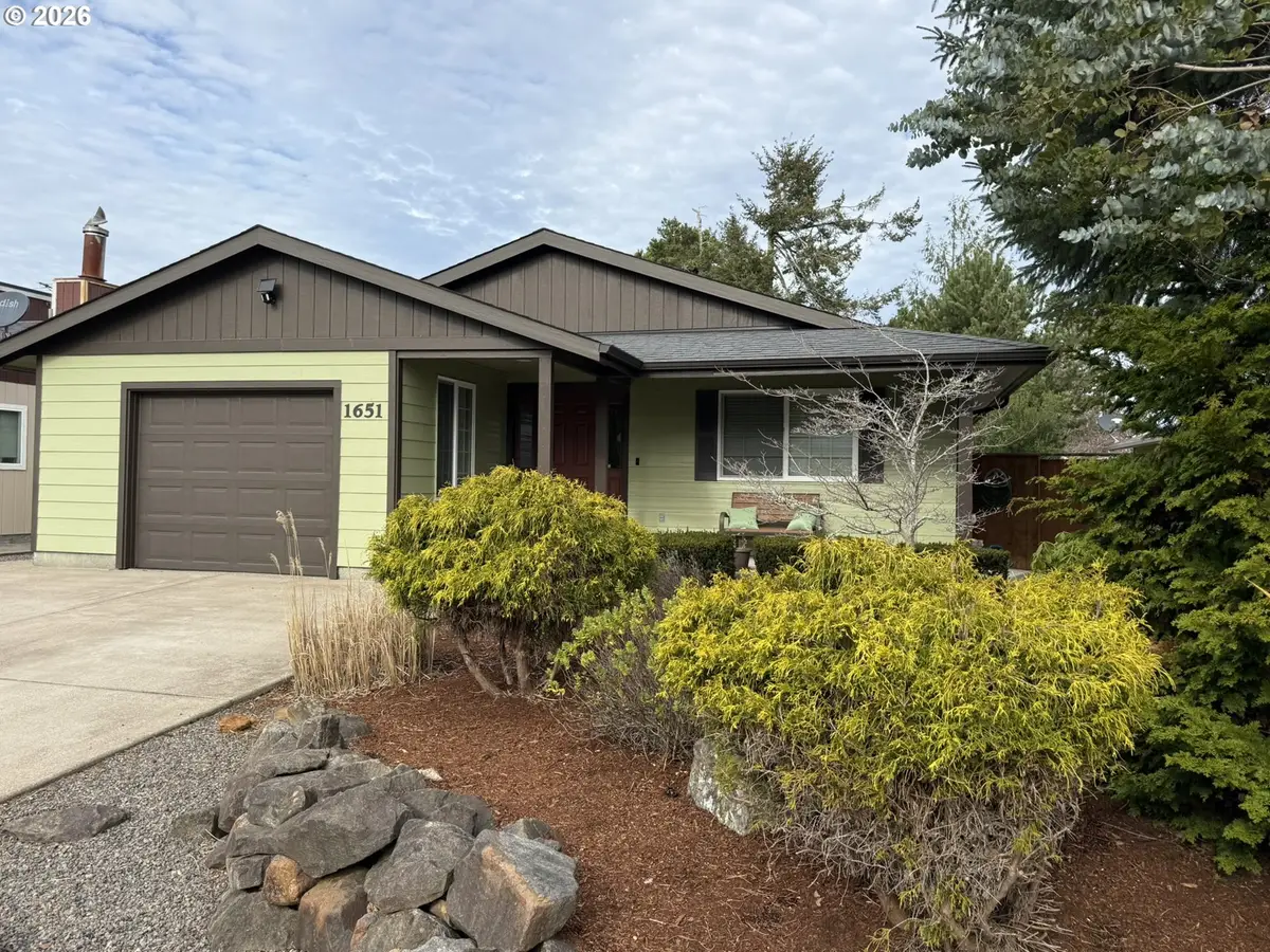 1651 29th St, Florence, OR 97439 - #1