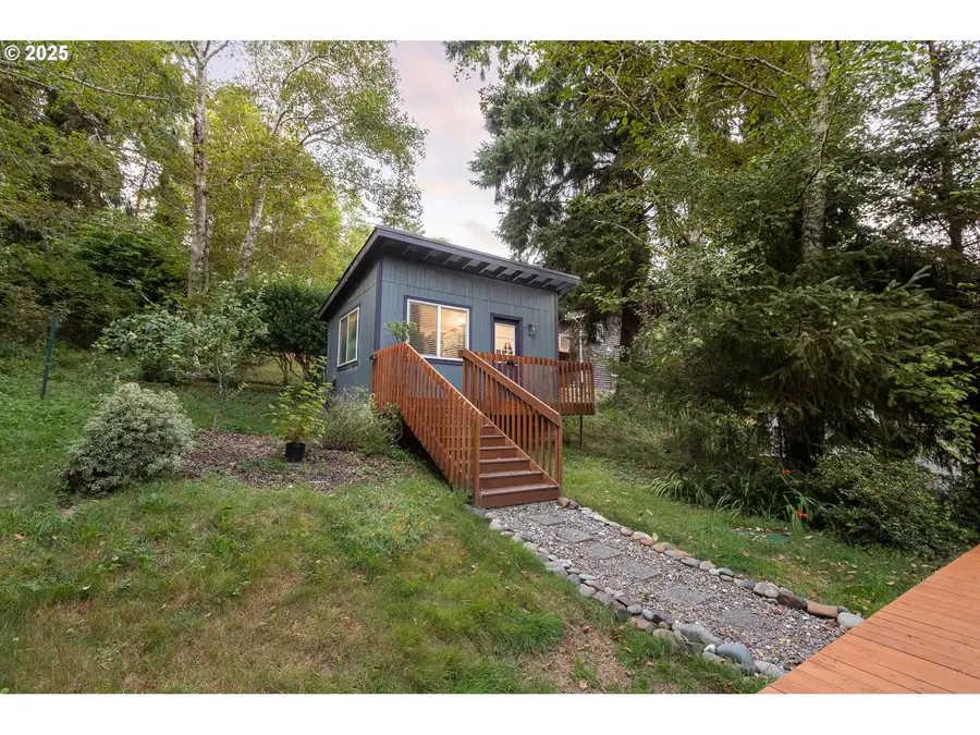 1915 NE 15th St, Lincoln City, OR 97367 - Image #2