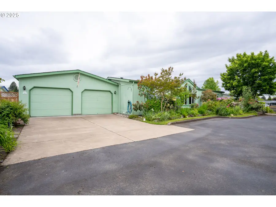 4055 Royal Ave #69, Eugene, OR 97402 - Image #2